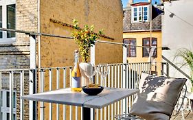 Sanders Leaves - Charming Three-Bedroom Apartment In Downtown Copenhagen